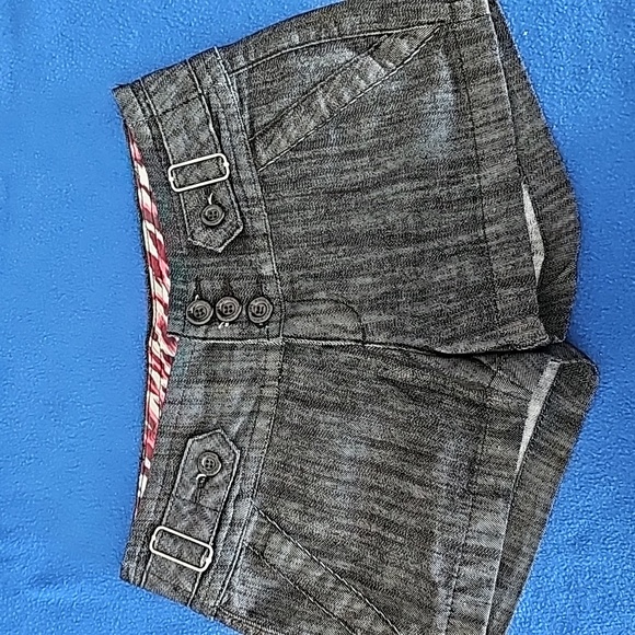 Shorts - Picture 1 of 3